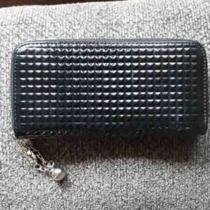 💕NEW-Glossy Blk Textured Wallet n charms